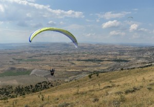 YAMAÇ PARAŞÜTÇÜLERİNİN BULUŞMA NOKTASI AYAŞ